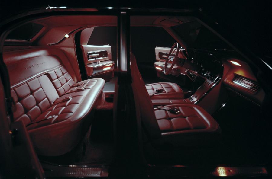 Интерьер Ford Thunderbird Landau Sedan (57B) 1967 года  (фото 3 из 5)